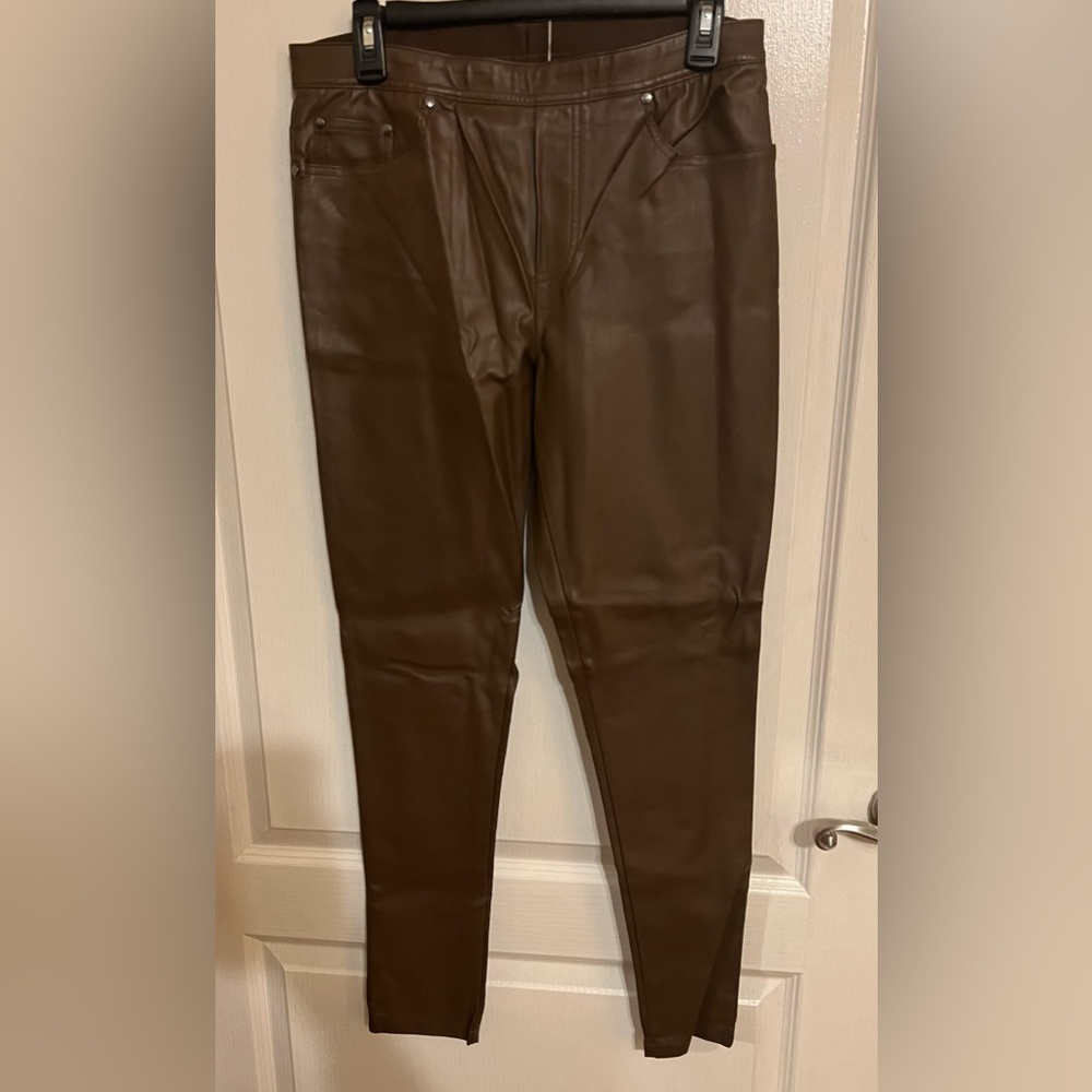 DG2 by Diane Gilman polyeurethane bottoms in chocolate/brown..Sz. Small.. NWT..